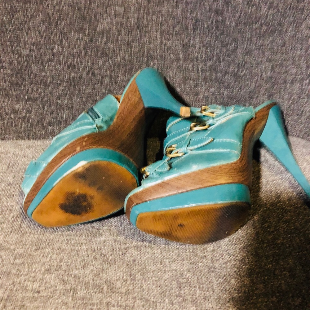 Heels - Picture 3 of 3
